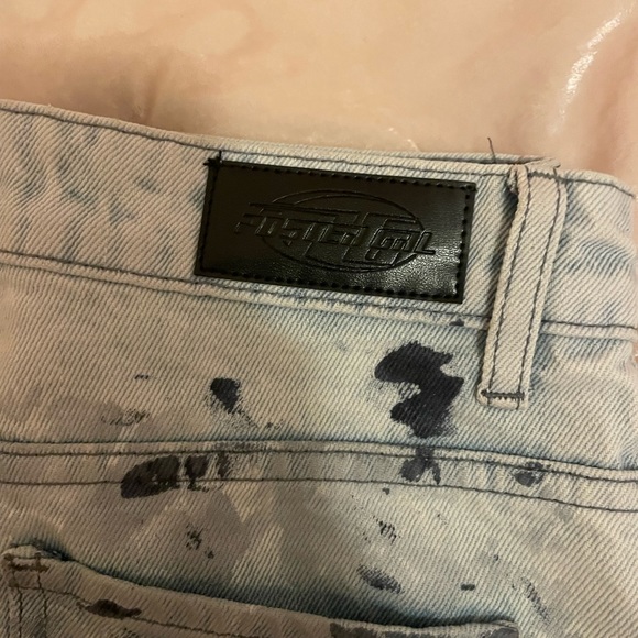 Poster Girl “Streets are Calling distressed jeans” - Picture 5 of 6